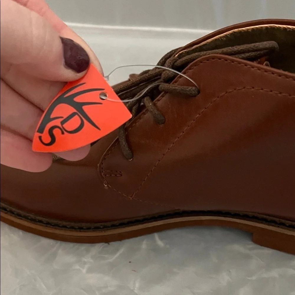 NWT Deer Stags Ballard Brown Faux Leather Chukka Lace-Up Shoes - Size 5